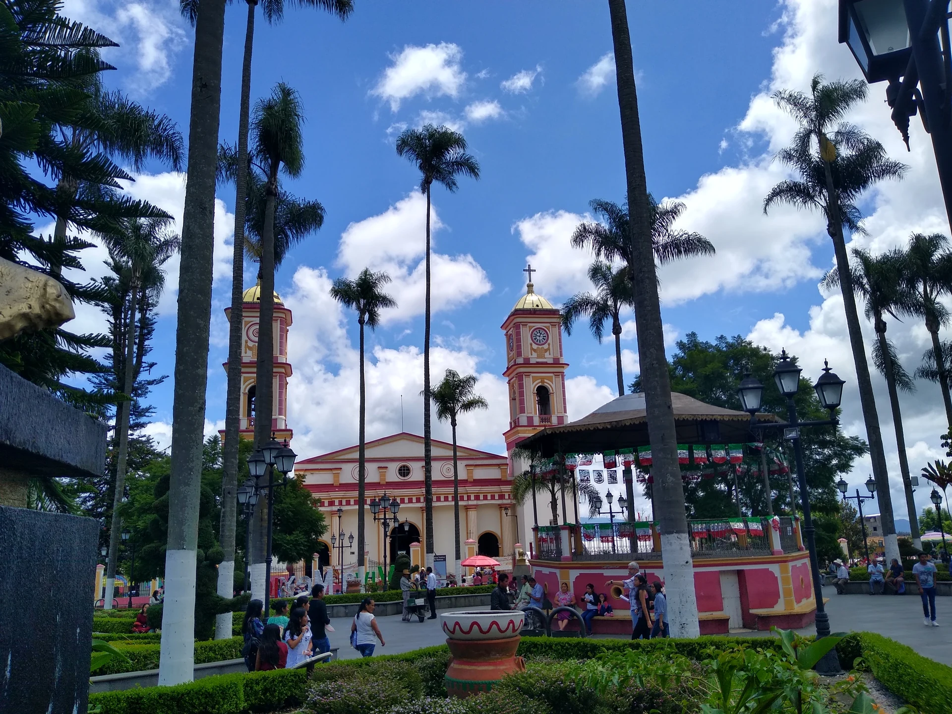Coscomatepec: pan de horno, memoria insurgente y una montaña que cambia el horizonte
