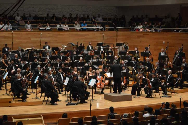 Xalapa tiene una historia que empieza cuando todos guardan silencio: entrar a escuchar a la Sinfónica