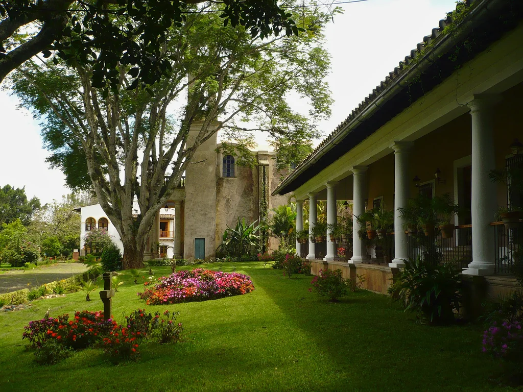 El Lencero: una escapada para mirar el siglo XIX desde una silla, una cocina y un jardín